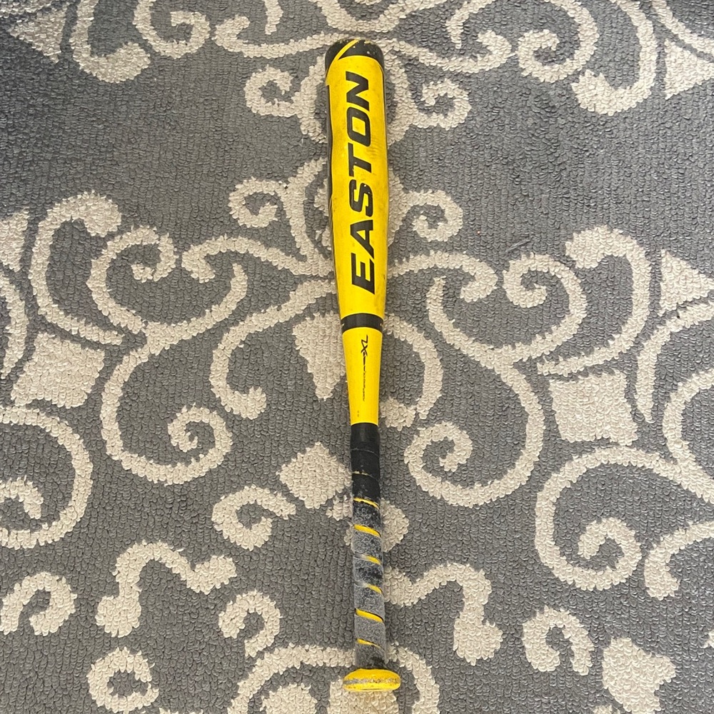 Easton Vibrant Yellow and Black Bat